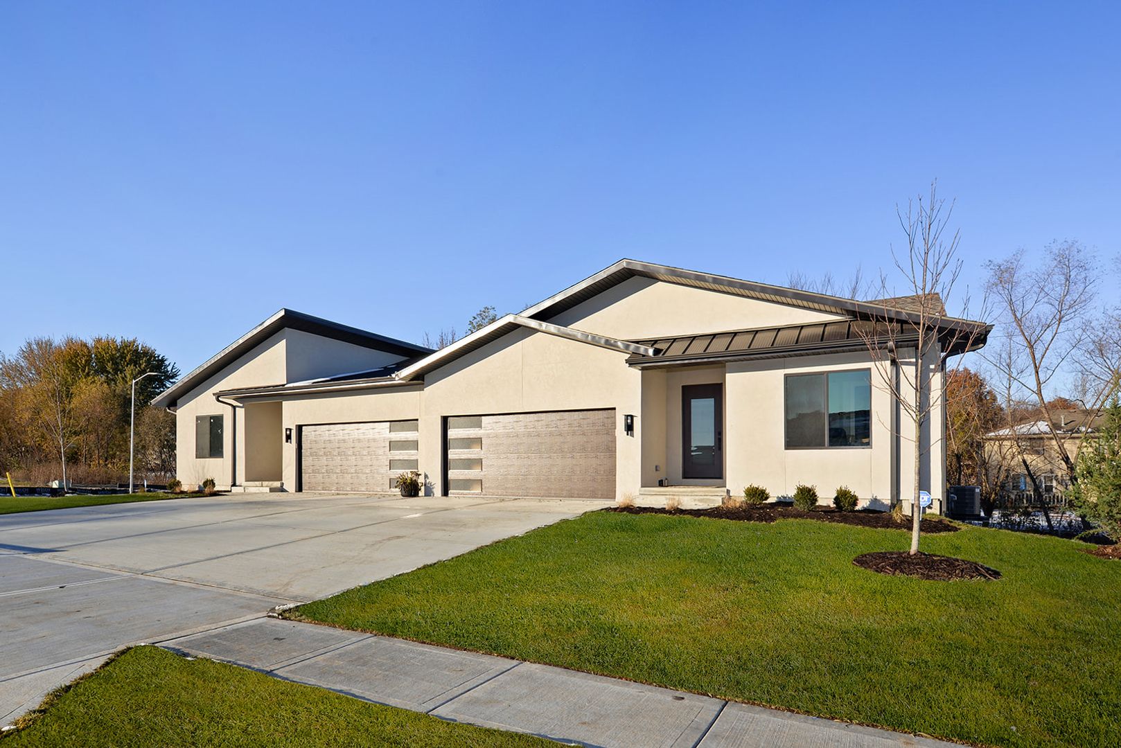 Raymore Apartment: 105 & 107 Amberwood Ct.