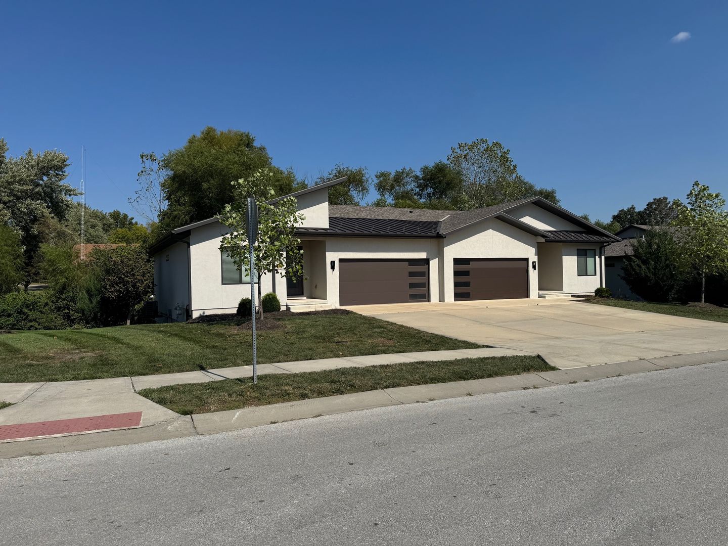 Raymore Apartment: 108 & 110 E. Maplewood Ln.