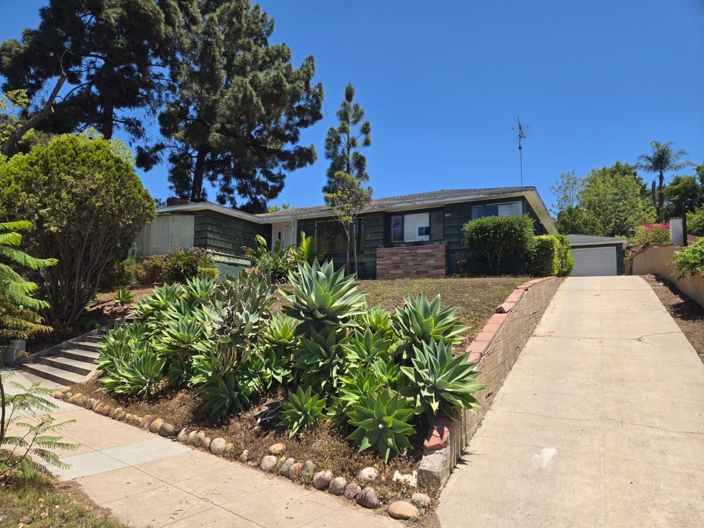 San Diego House: 4971 Cresita Drive