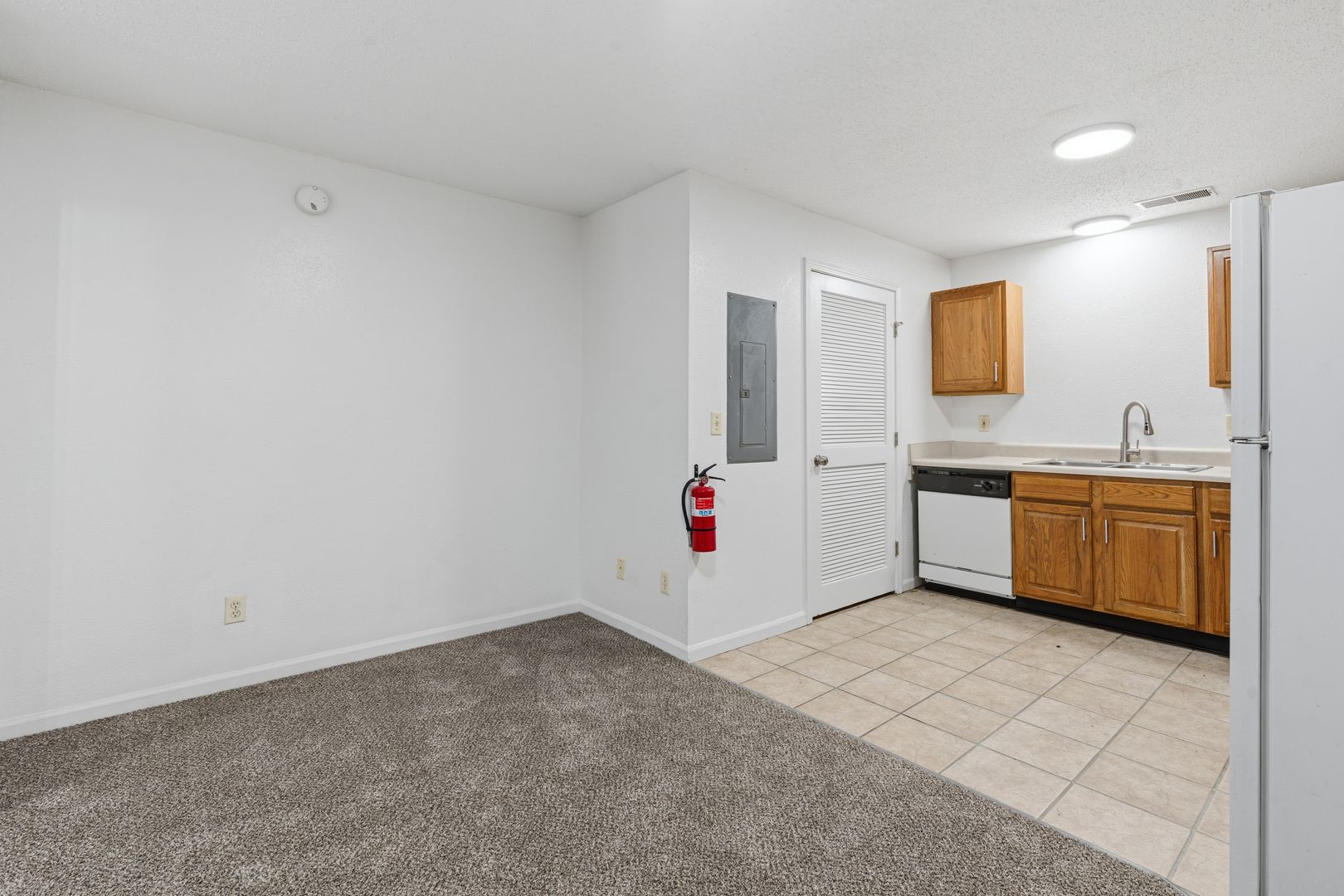 Mid-Town Apartments 6 of 11