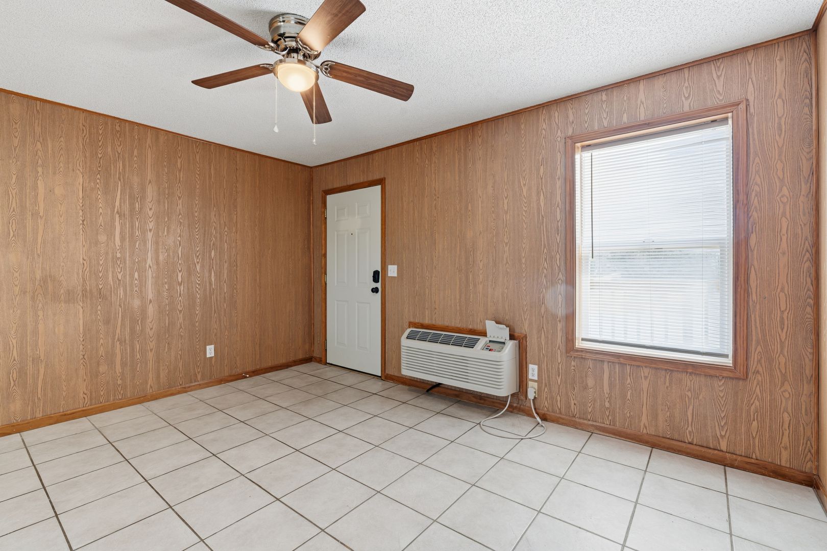 Furnished Studio Apartment - Heart of Warrensburg 18 of 24