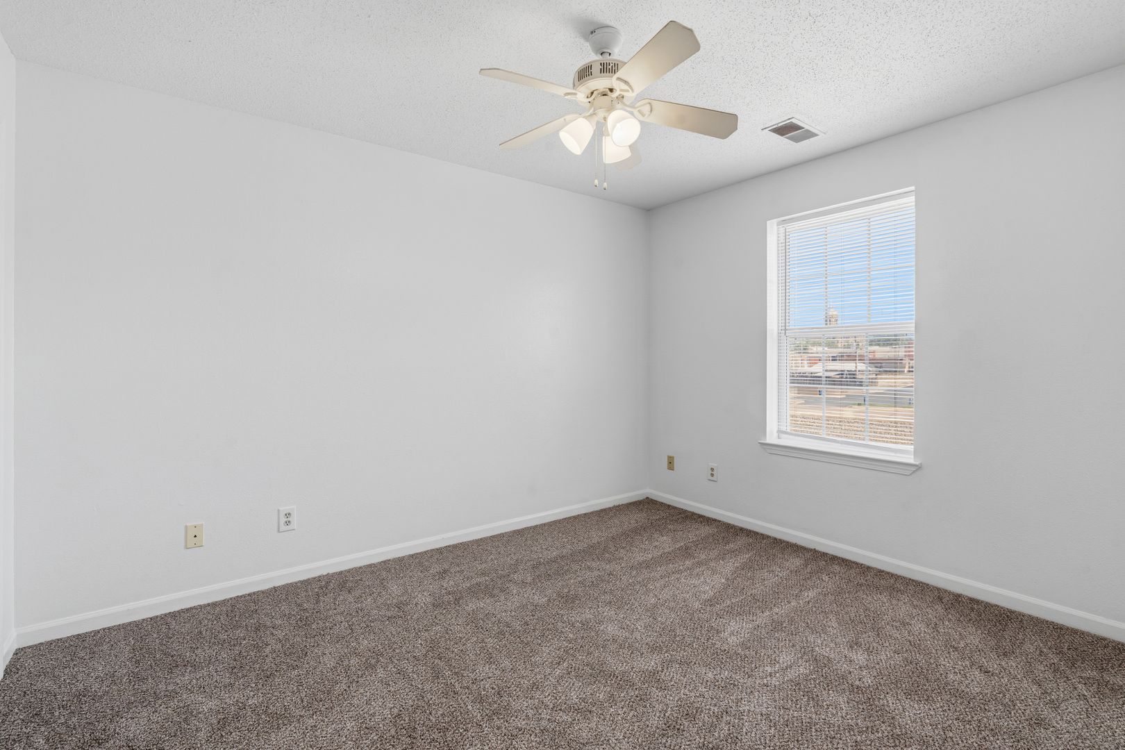 3 Bed 2 Bath 29 of 33