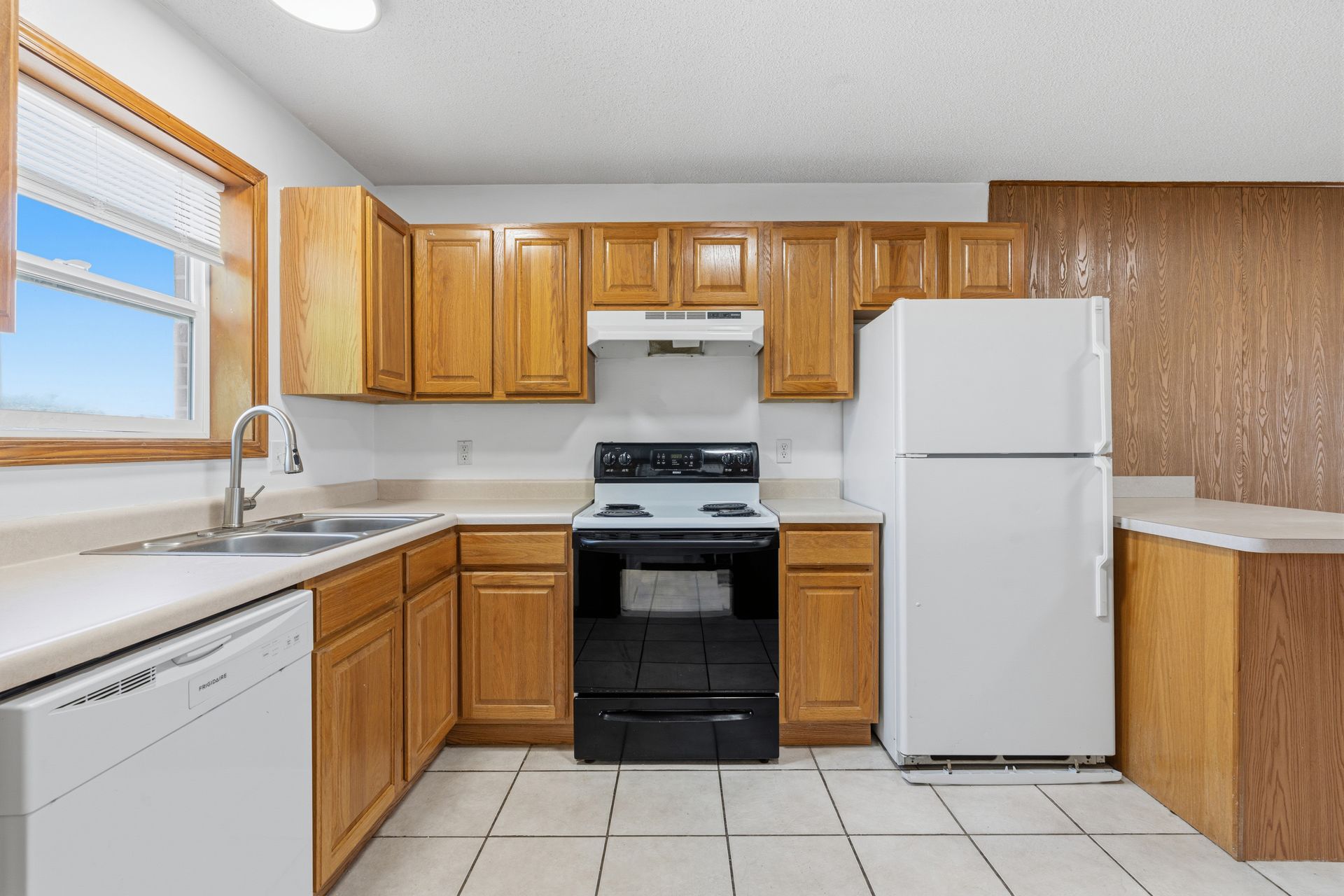 3 Bed 2 Bath 10 of 33