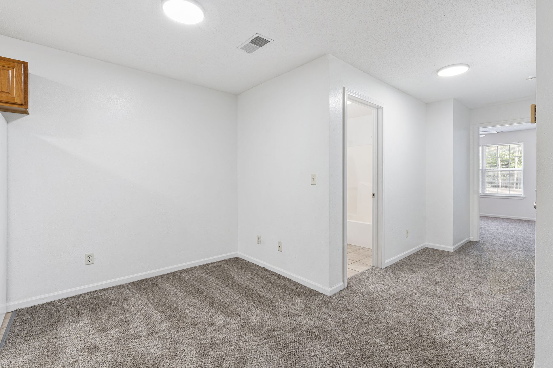 3 Bed 2 Bath 9 of 33