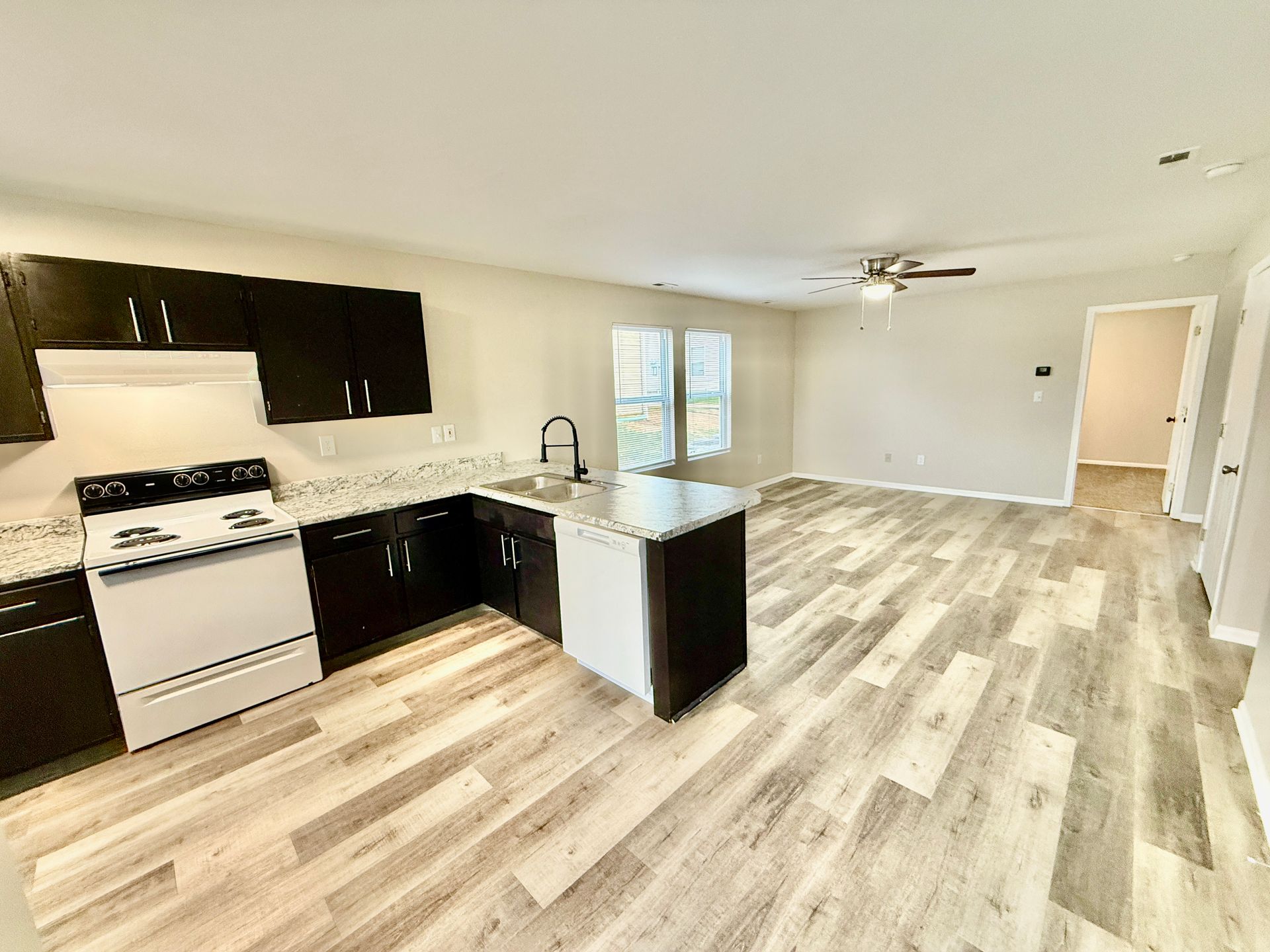 Warrensburg Apartment: 412 S Main St