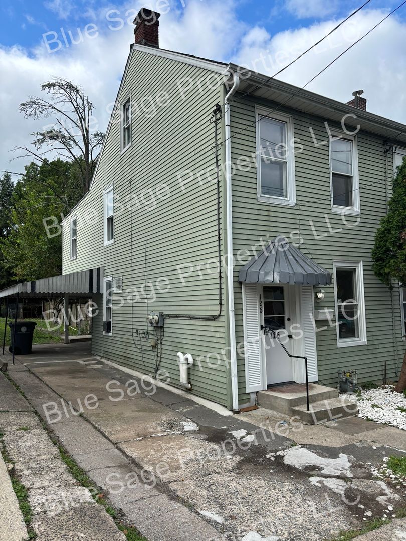 Pottstown House: 126 E Beech St