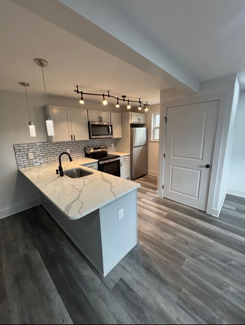 Hatfield Apartment: 130 N Market St