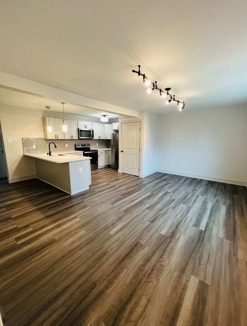 Hatfield Apartment: 130 N Market St