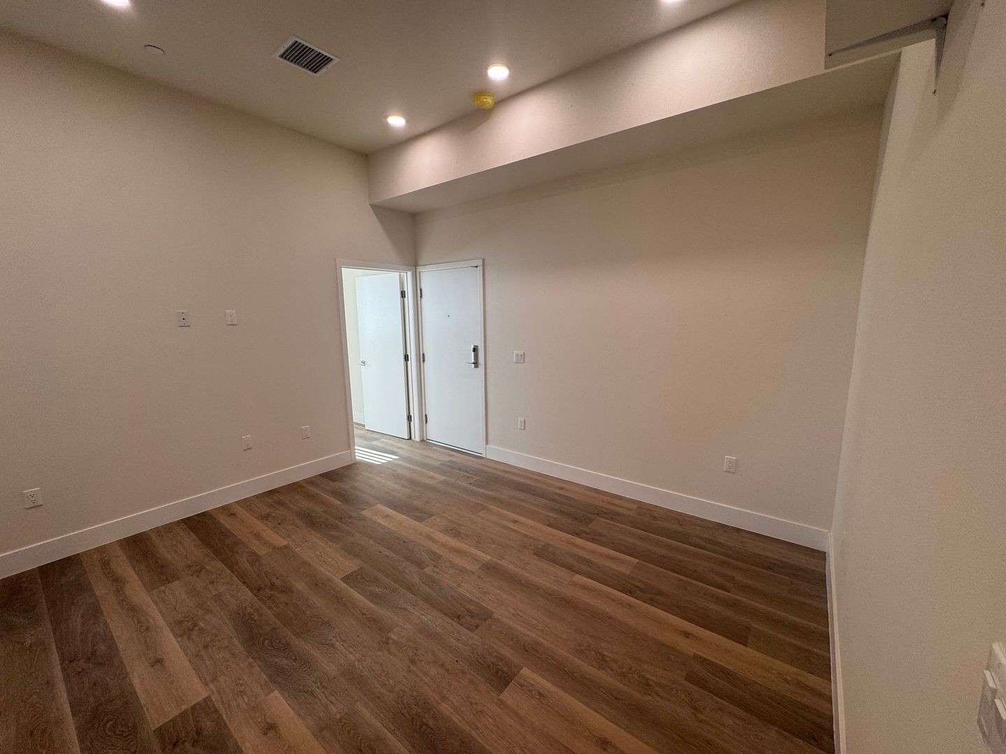 Los Angeles Apartment: 1015 21st St