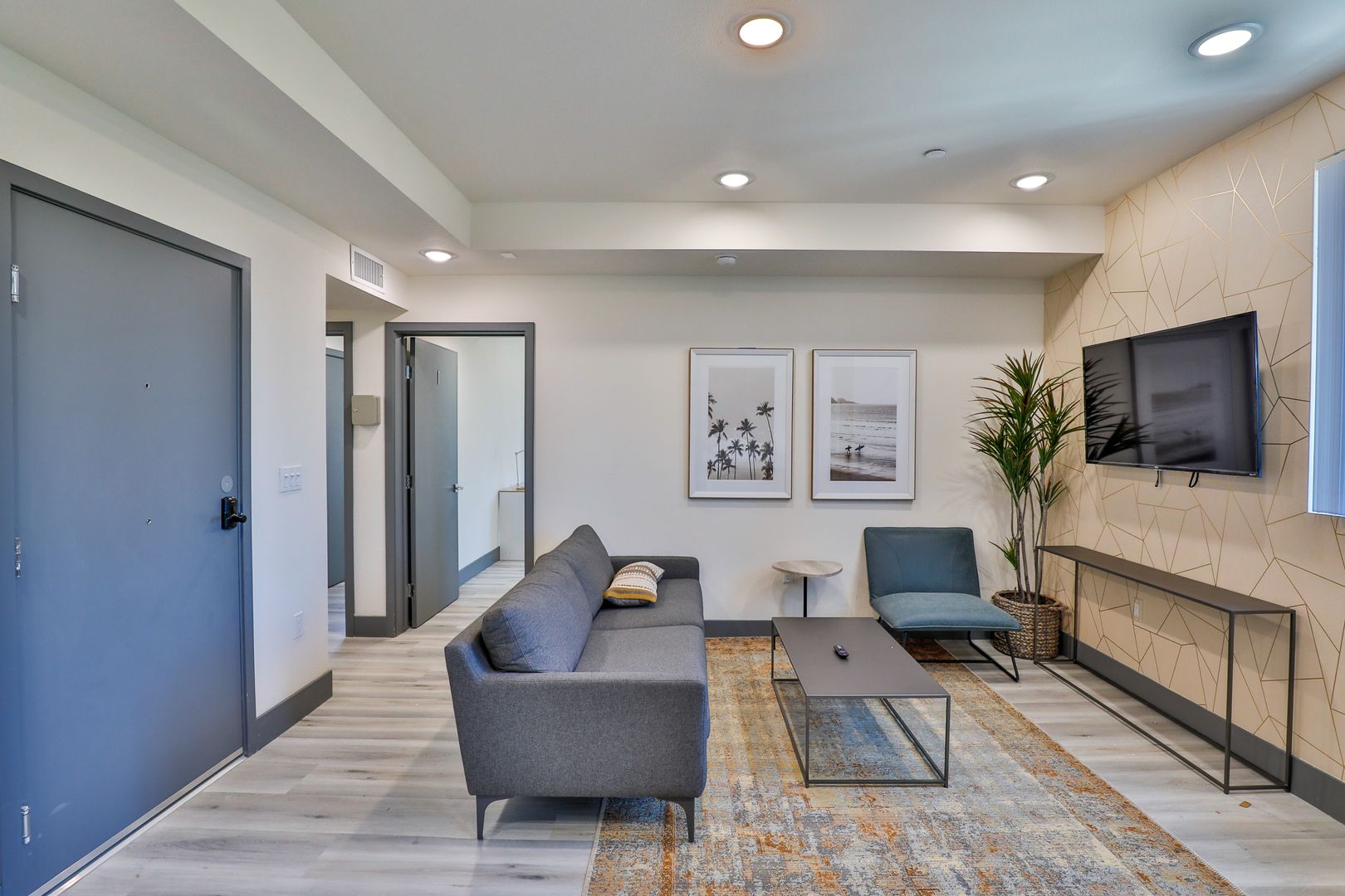 Los Angeles Apartment: 3431 S Catalina St