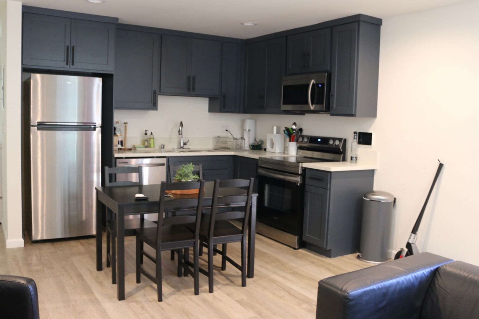 1320 W 37th St 3