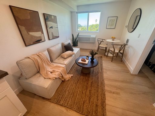 Modern Living in the Heart of Los Angeles – photo 1