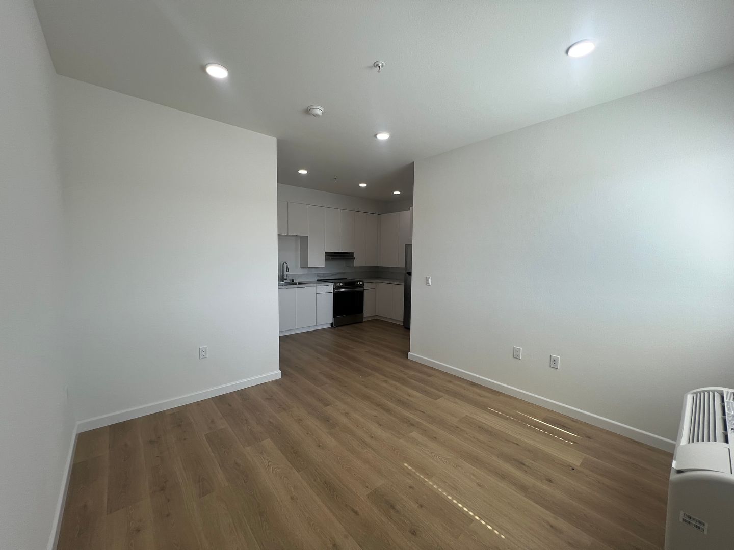 Los Angeles Apartment: 2900 S Orange Dr