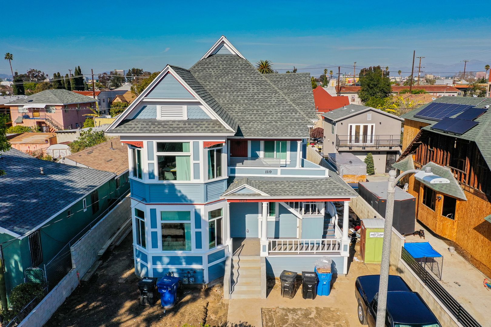 Los Angeles Apartment: 1219 W 25th St