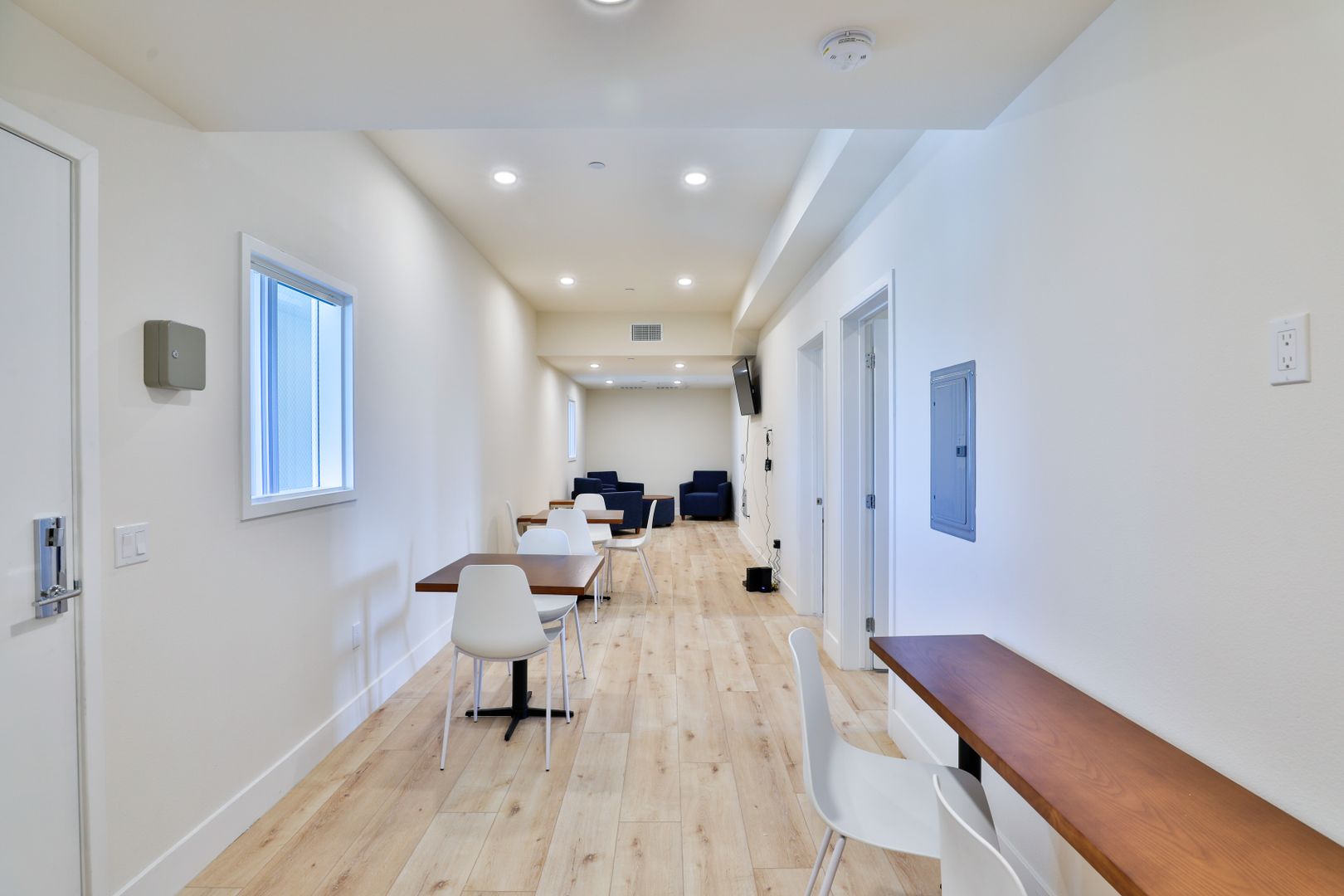 Los Angeles Apartment: 1073 Exposition Blvd