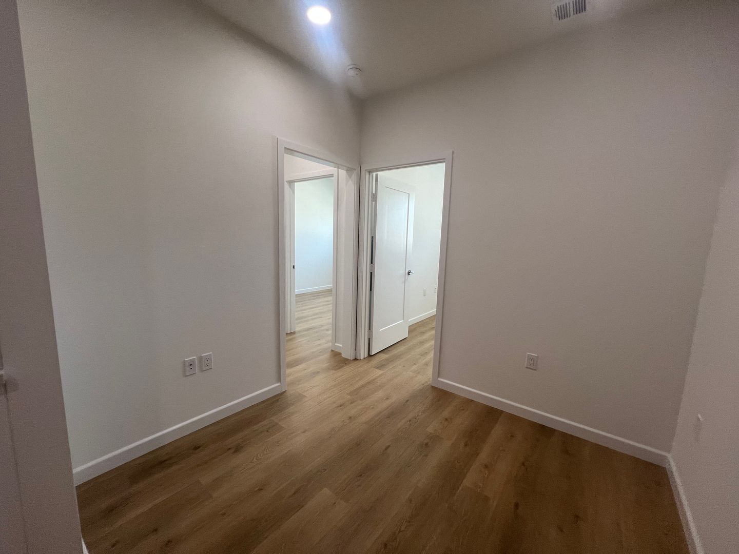 Los Angeles Apartment: 2900 S Orange Dr