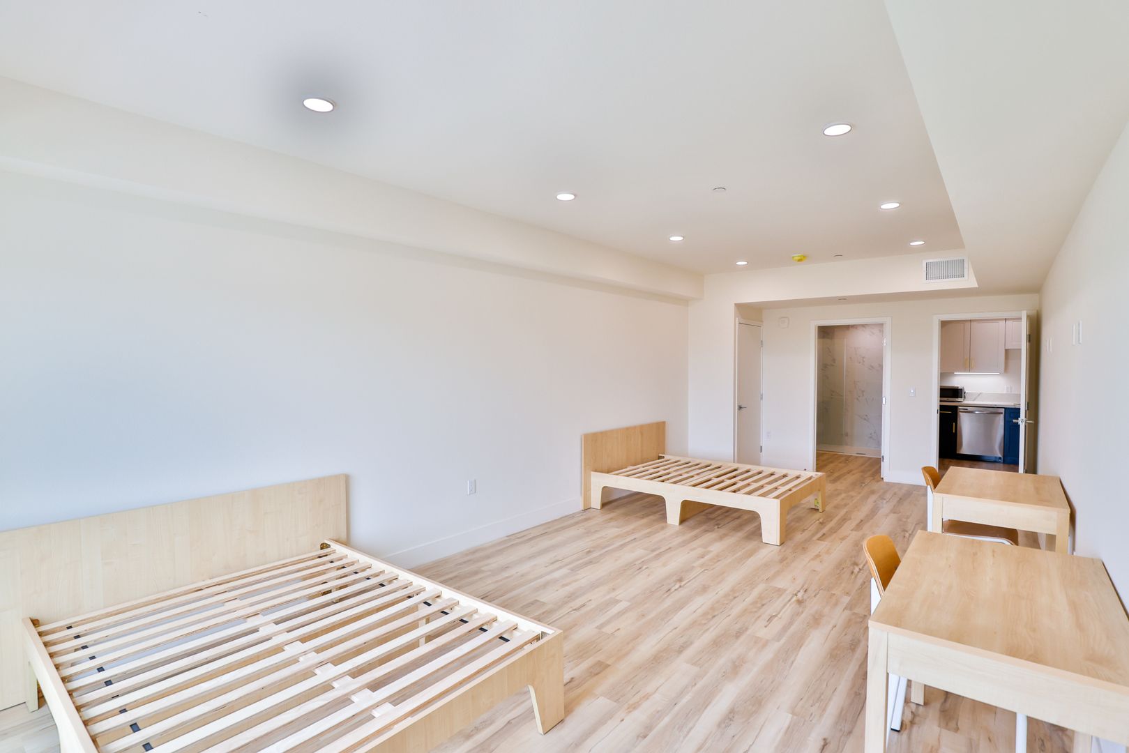 Los Angeles Apartment: 1421 W Adams Blvd