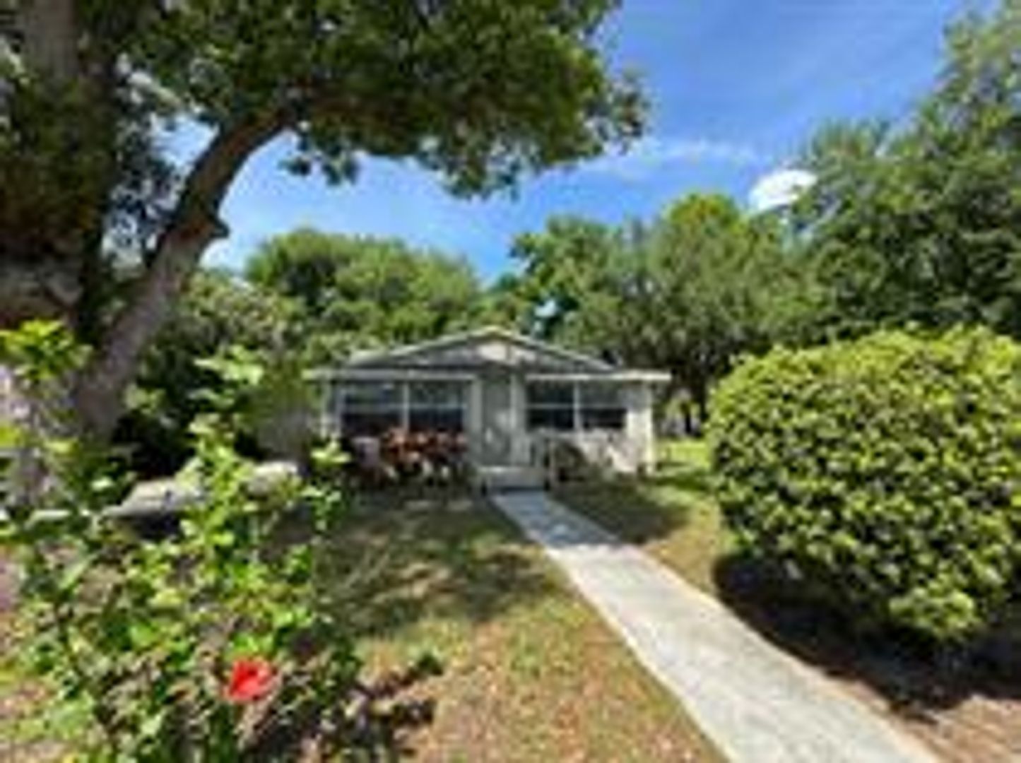 Tavares House: 311 North Bloxham Avenue