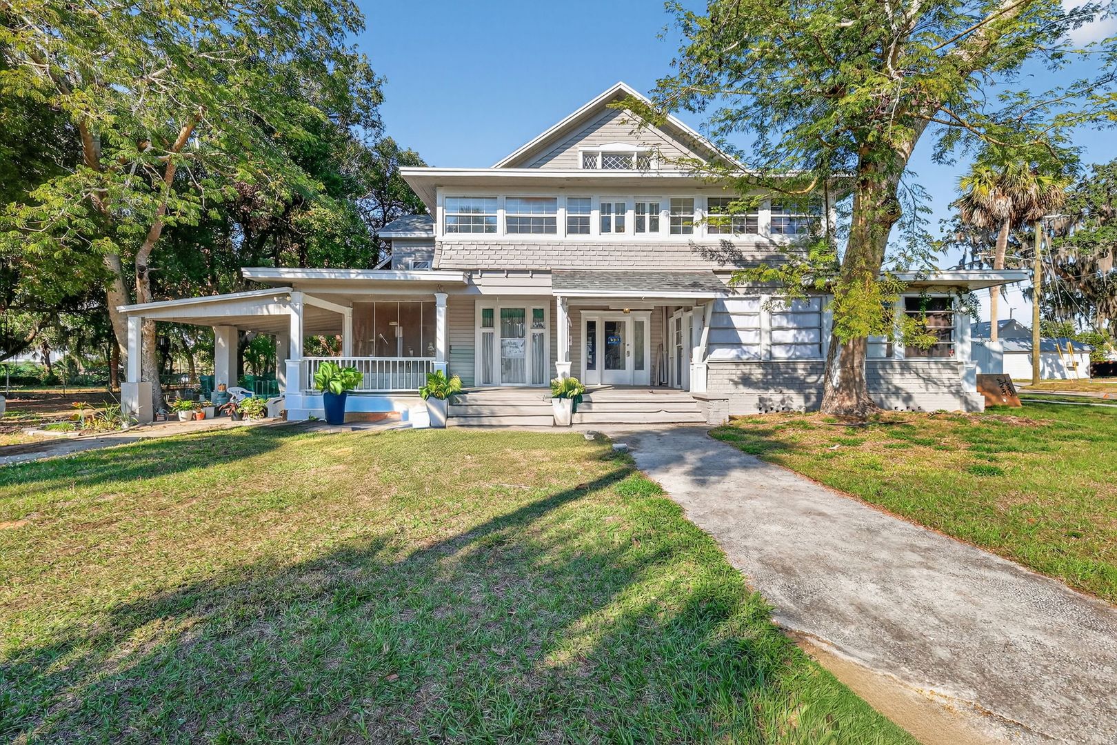 Eustis Apartment: 527 E Lemon Ave