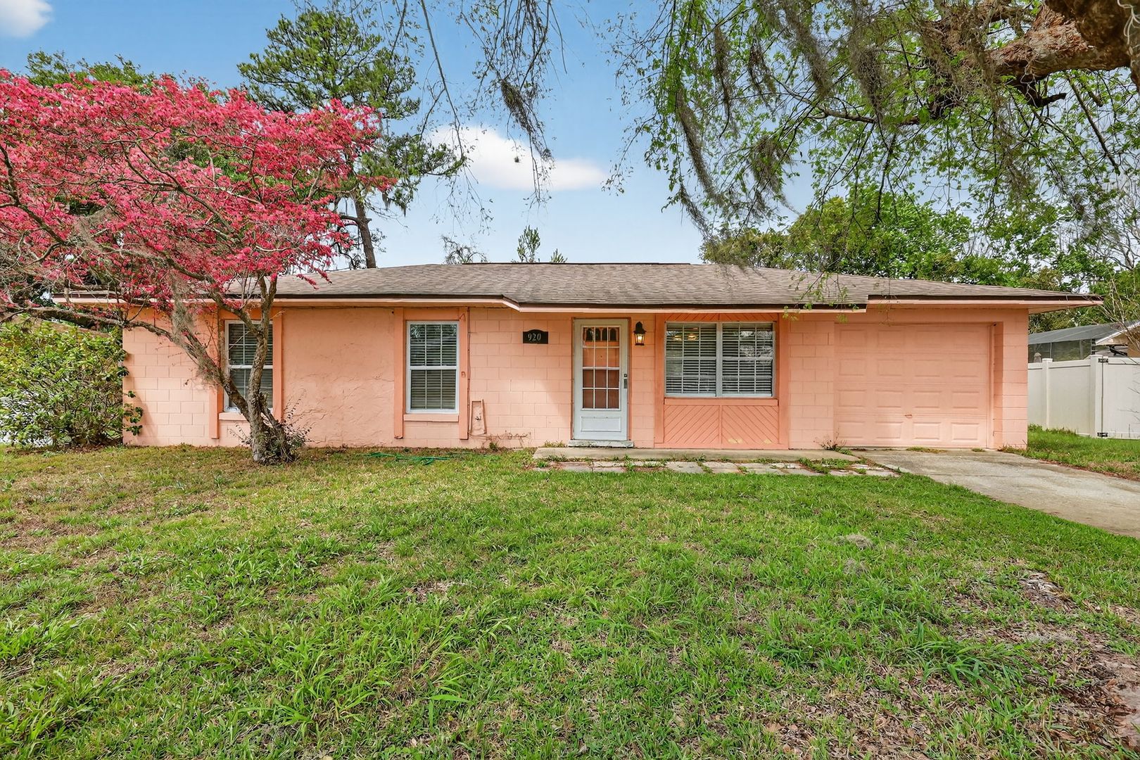 Tavares House: 920 Cedar Circle