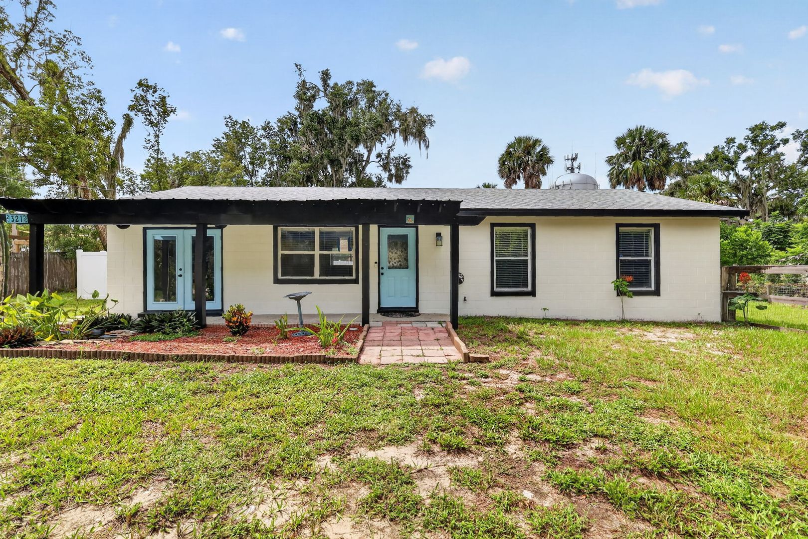 Mount Dora House: 321 E 11th Ave