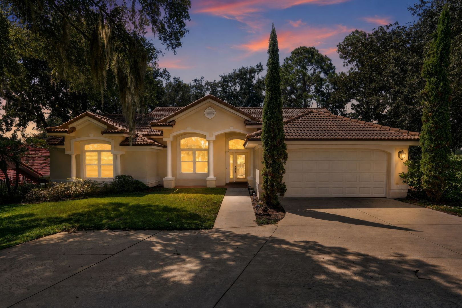 Howey in the Hills House: 118 W Magnolia Ave
