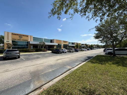 Commercial Lease Available Now! – photo 1