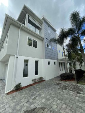 STUNNING COLLEGE PARK TOWNHOME FOR RENT! ***SEE TERMS – photo 1