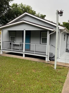 3 bed 2 bath Home for Rent in Winter Haven – photo 1