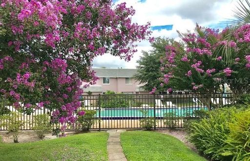 Affordable and Convenient two bedroom on and half bath condo Central location – photo 1