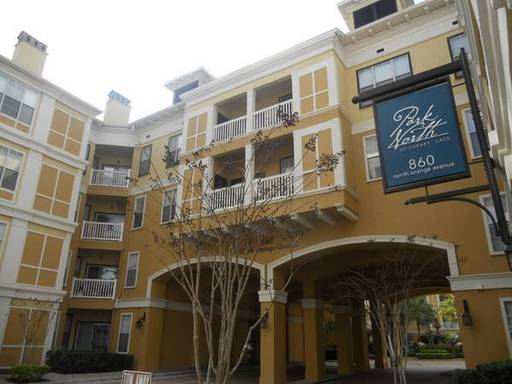 Gorgeous 1 bedroom wood floors, fireplace, pool view! – photo 1