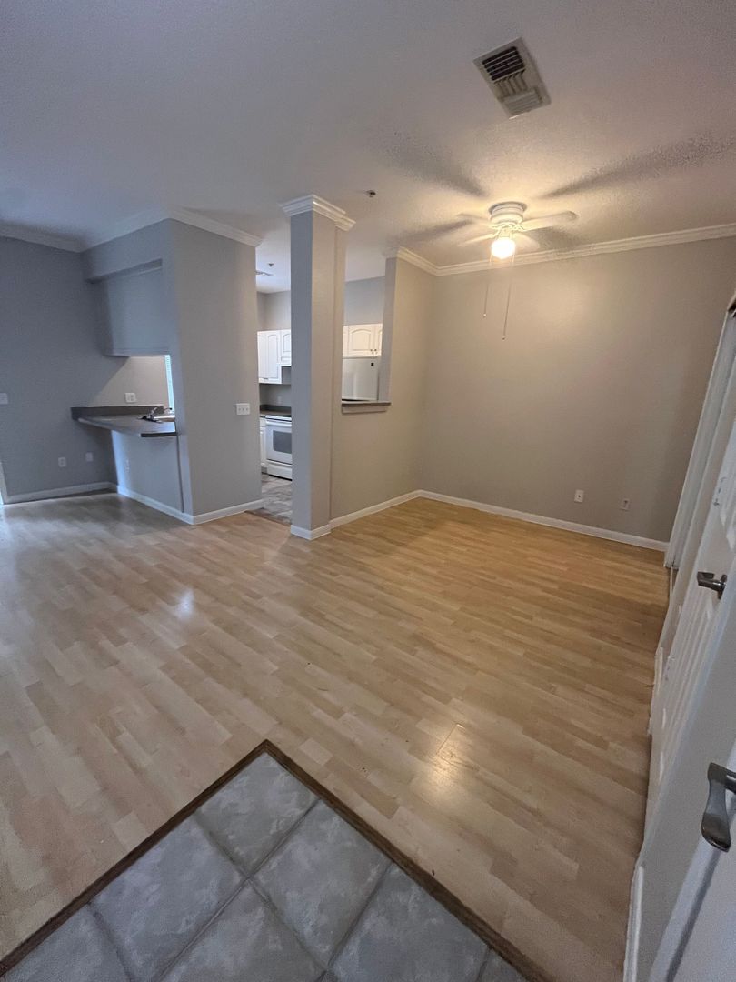 Orlando House: 860 North Orange Avenue