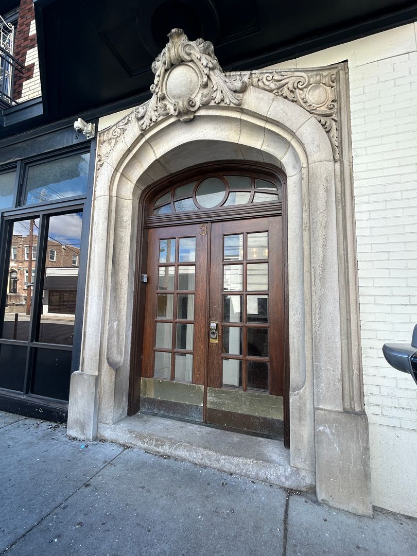 Covington Apartment: 3-5 E. 8th St.