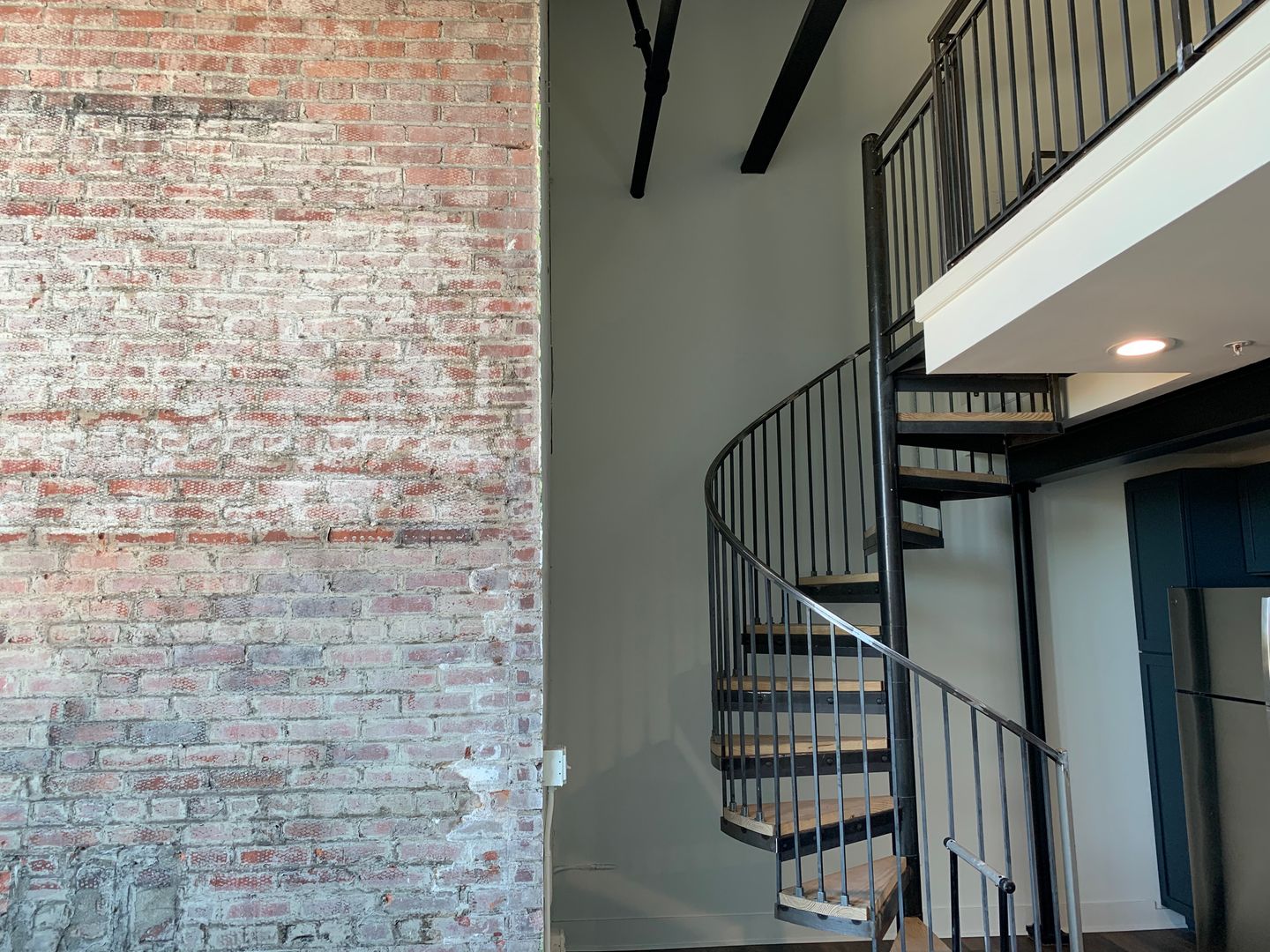 Bellevue Apartment: 239 Grandview Ave.