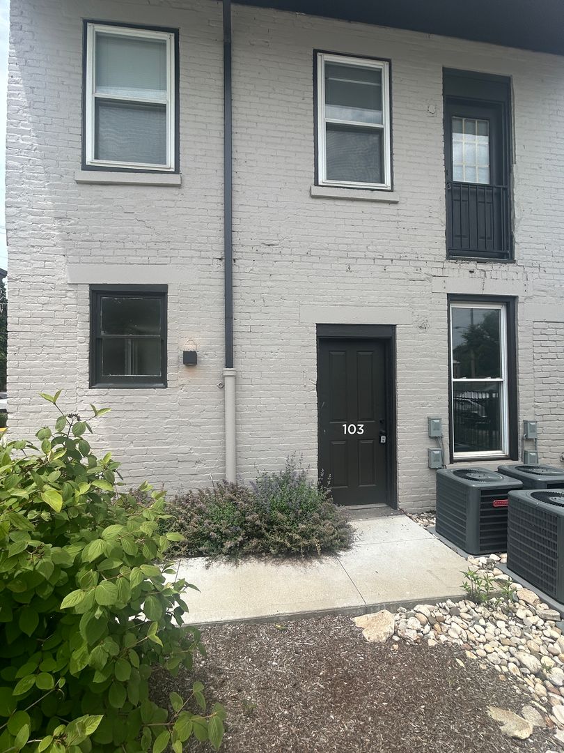 Covington Apartment: 305 W Pike St. - 103