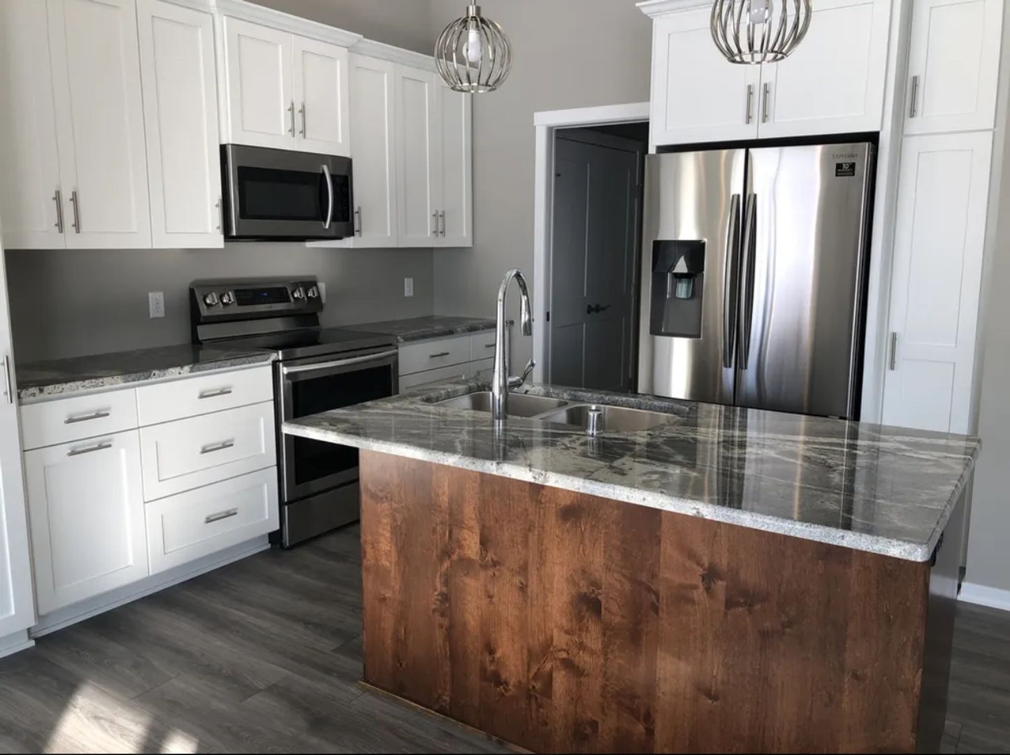 Rochester House: 4380 35 ST NW