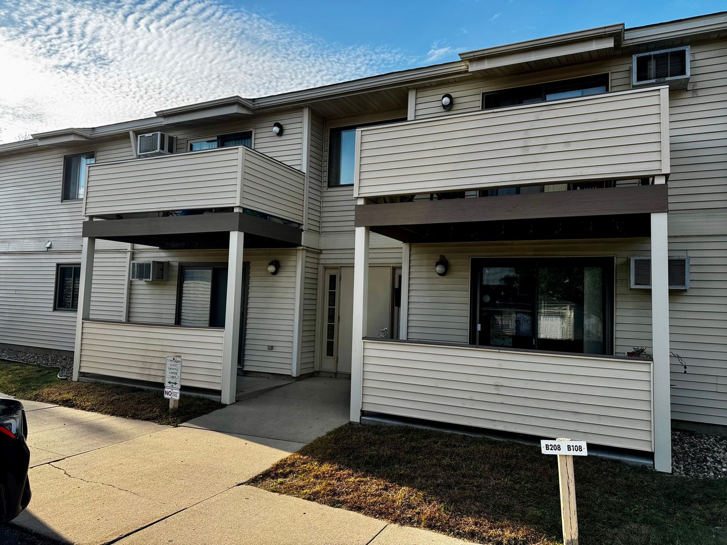 Owner Pays Heat, Hot/Cold Water, Sewer Tenants pays JUST electricity! Bring in the NEW YEAR! Available January 2026 NW Valleyhigh 2 bedroom 1.5 bathroom Condo 2 assigned parking spots 1 in front of building and 1 garage. No smoking no cats or dogs allowed