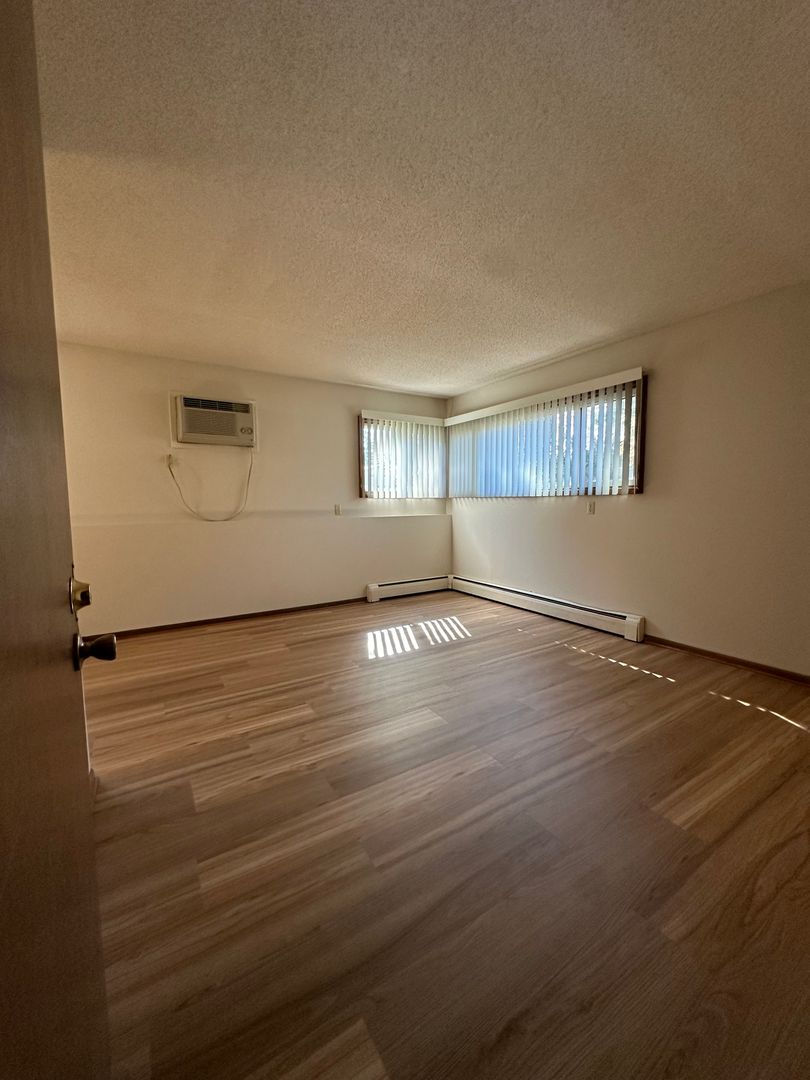 Rochester Apartment: 309 27th Street NE