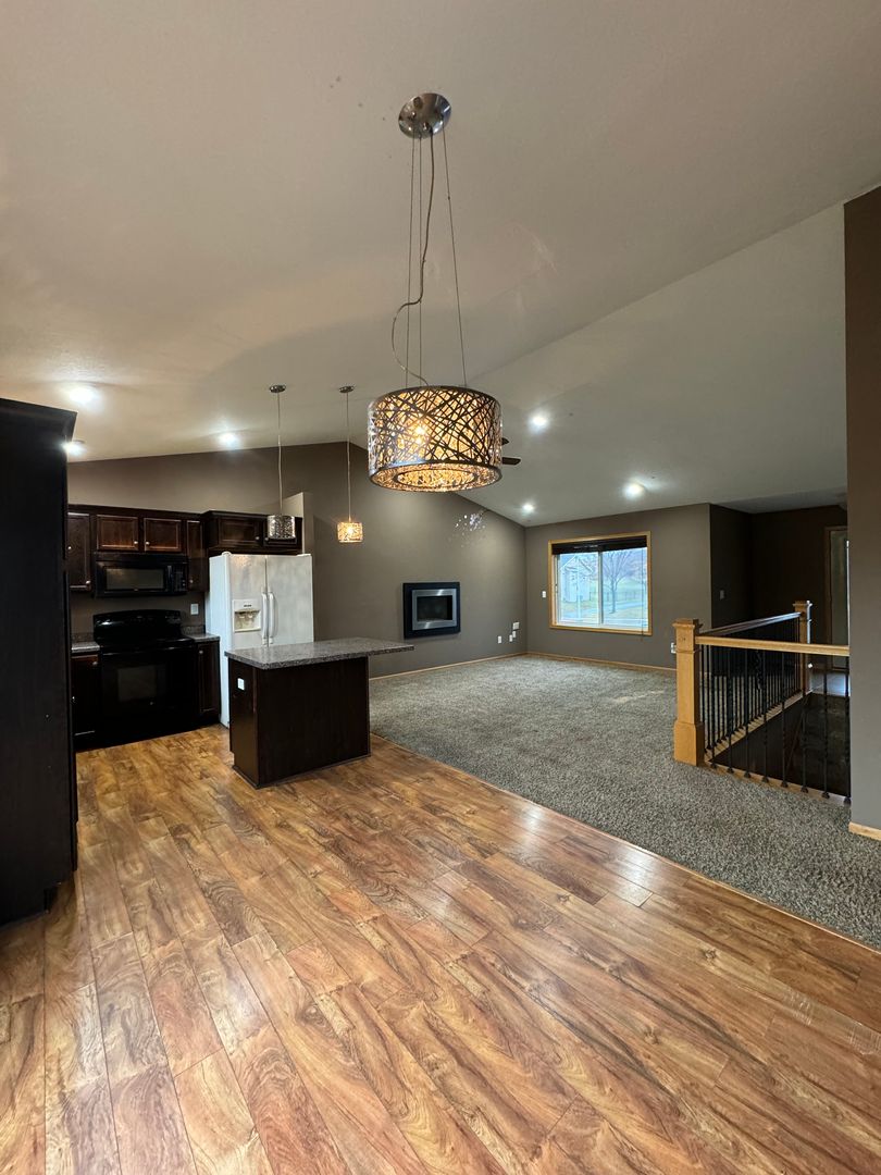 Rochester House: 4491 BARABOO ST NW