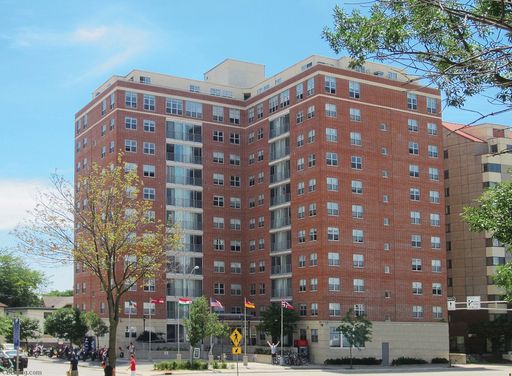 2 Bedroom, 2 bath Downtown Madison Apartment – photo 1