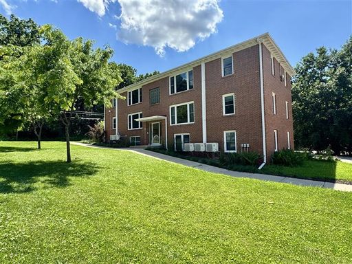Newly Remodeled 2-Bedroom Apartment – Convenient Location! – photo 1