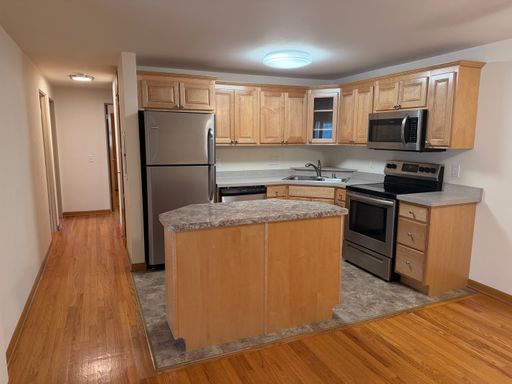 Charming 2-bedroom + den apartment in Prime Location! – photo 1