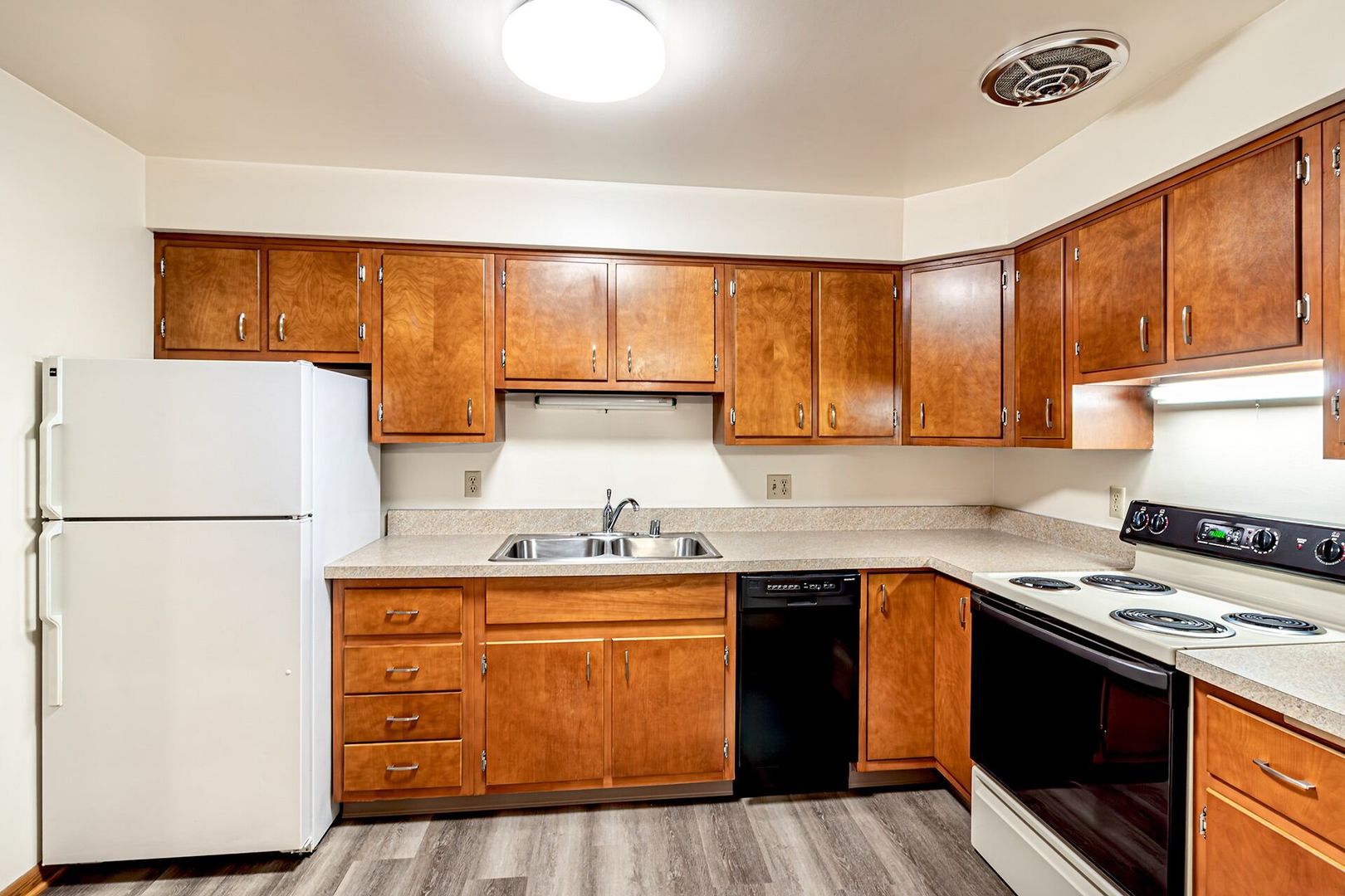 Madison Apartment: 420 N Segoe Rd