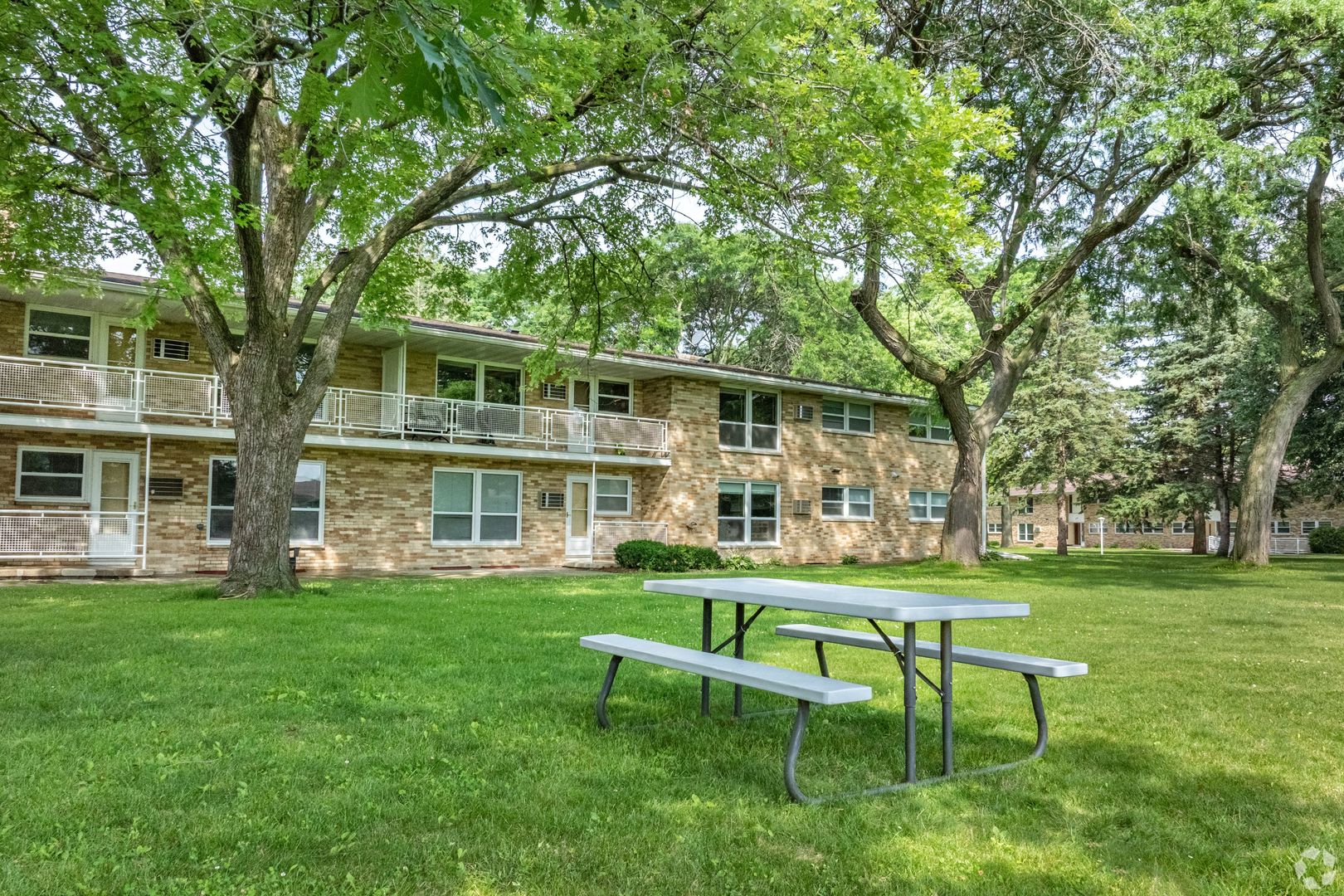 Madison Apartment: 420 N Segoe Rd