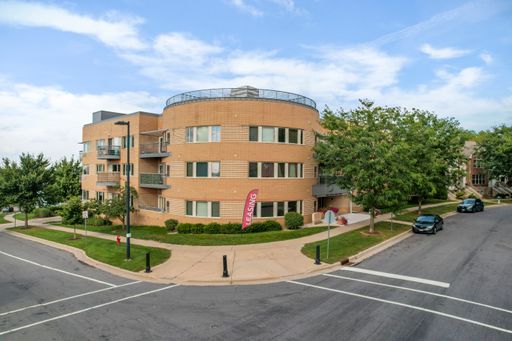1 Bedroom Apartment on Madison's East Side – photo 1