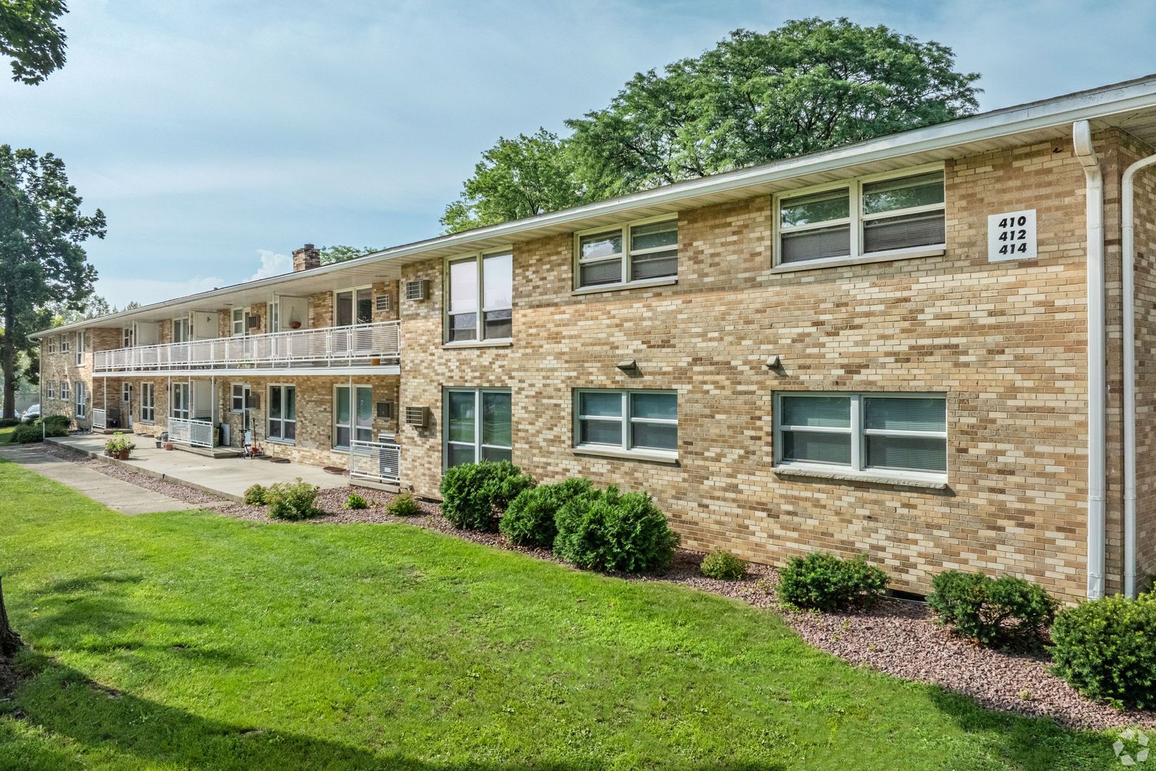 Madison Apartment: 420 N Segoe Rd