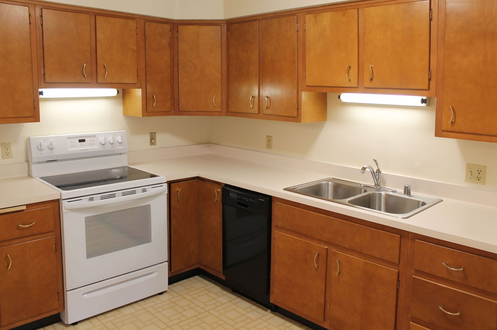 Madison Apartment: 420 N Segoe Rd