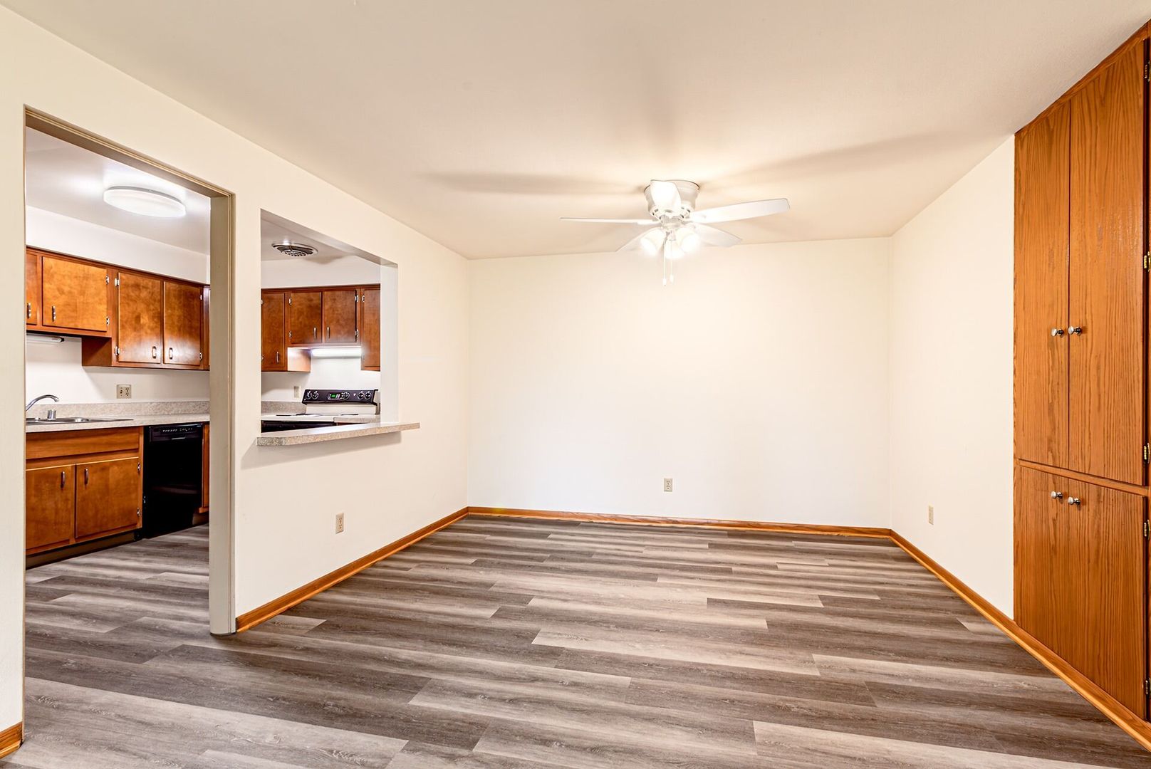 Madison Apartment: 420 N Segoe Rd