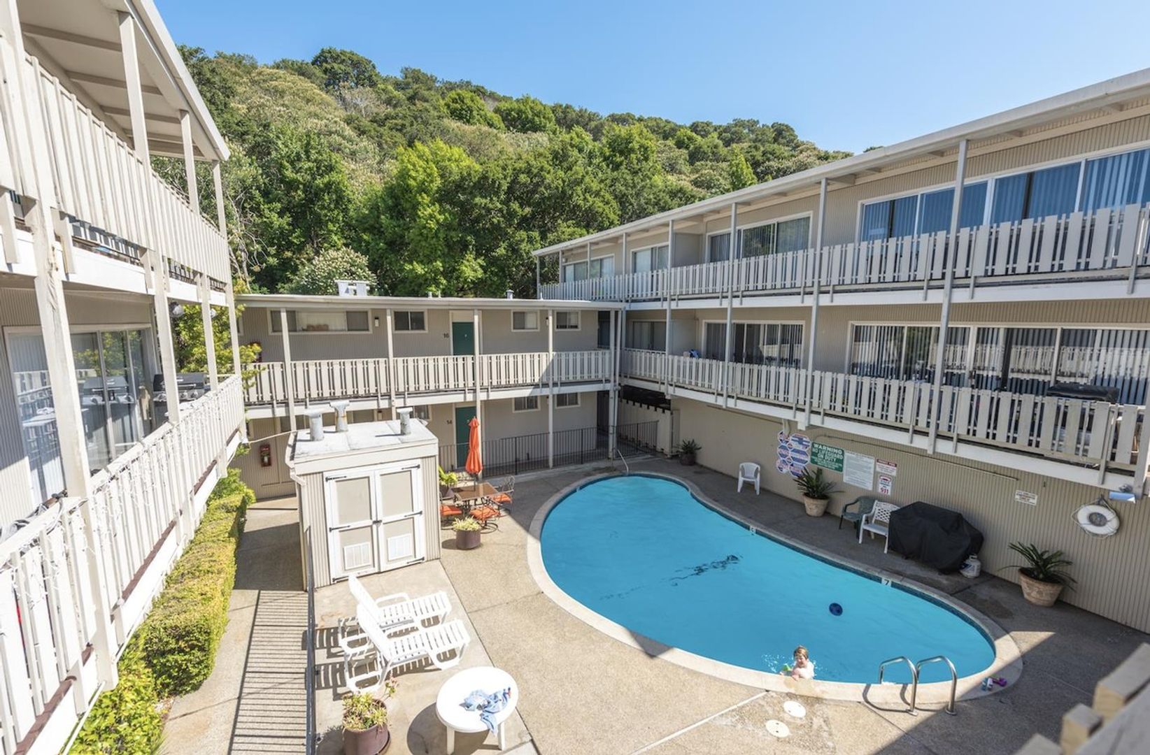 Belmont Apartment: 2401 Carlmont Drive