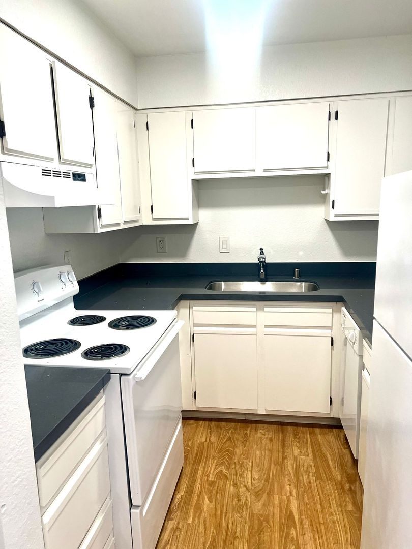 Hayward Apartment: 921 Fletcher Lane